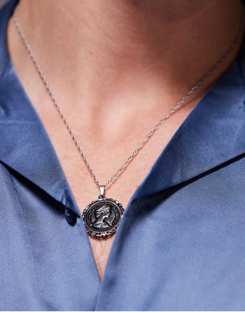 waterproof stainless steel chain necklace with soveriegn round pendant in silver tone