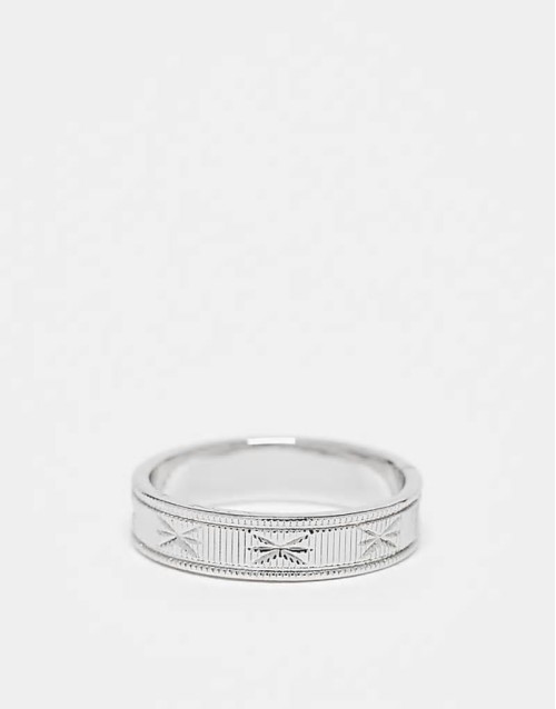 band ring with star engraving in silver tone