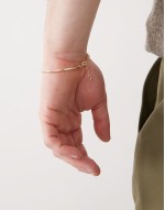 classic thin chain bracelet in gold